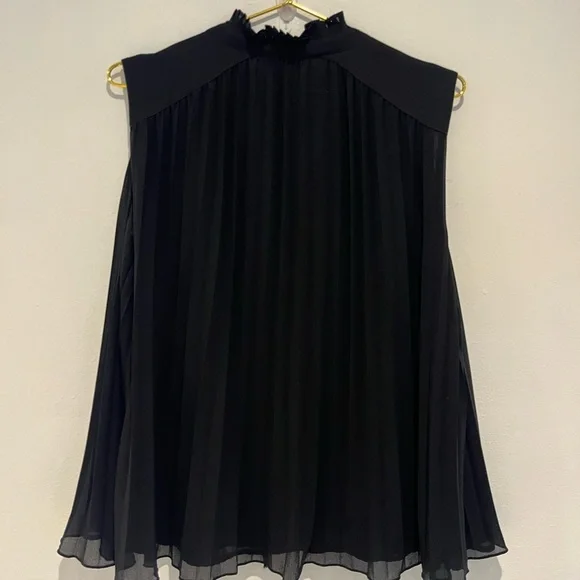 H&M Black Pleated Blouse Size Medium - Picture 6 of 6